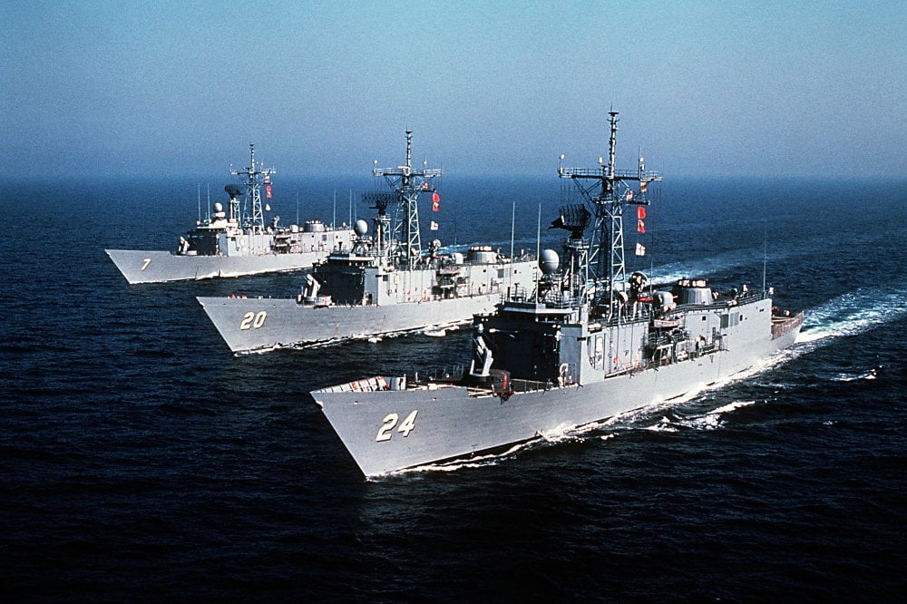 Perry-class frigates USS Oliver Hazard Perry (FFG-7), USS Antrim (FFG-20), and USS Jack Williams (FFG-24).