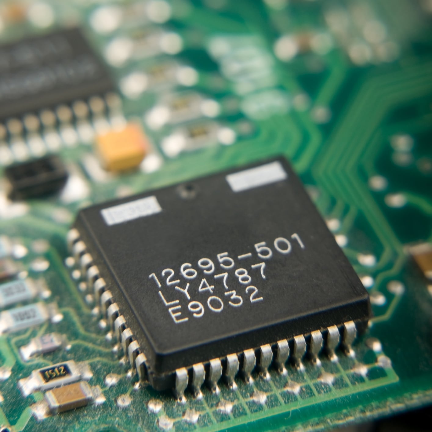 KLA Corporation Has Had a Rough Month: A Wall Street Pro Sees 70% Upside Because of It