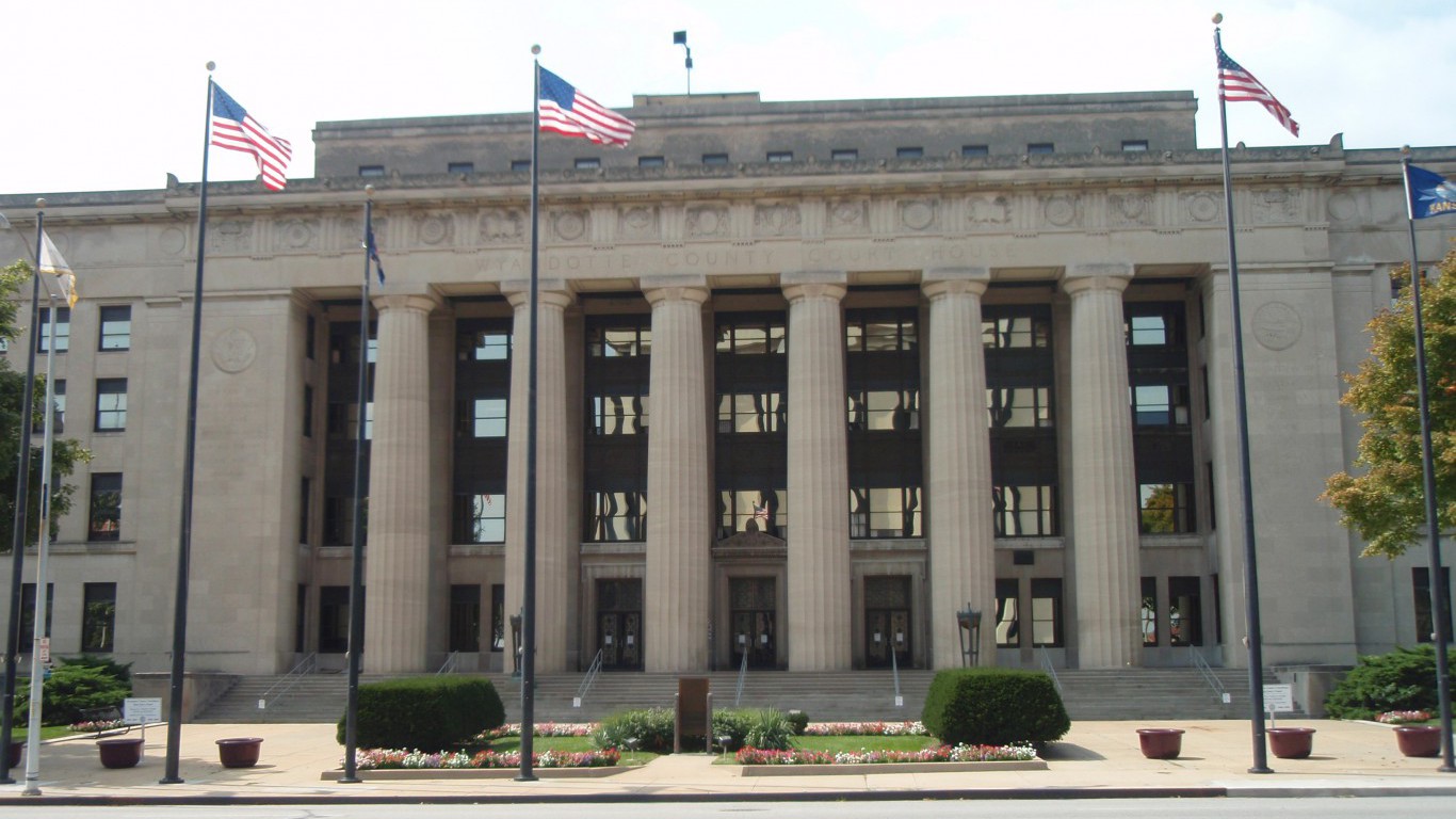 Wyandotte County Kansas courthouse.jpg by Ichabod 
