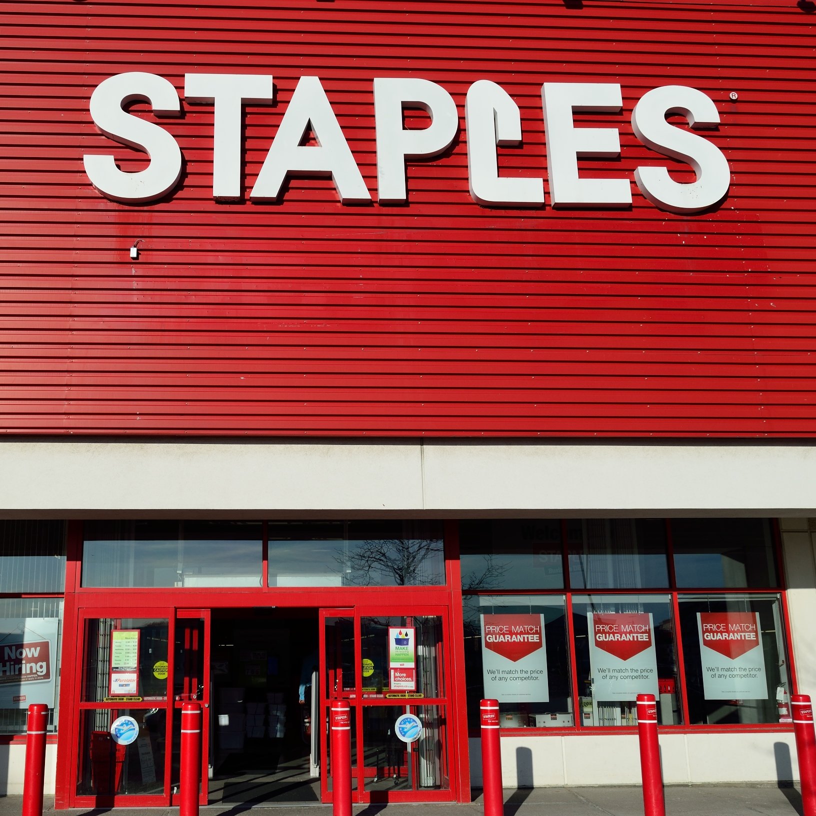 Staples Inc. Staples перевод. Closed Store. Closed Stores Downtwon.