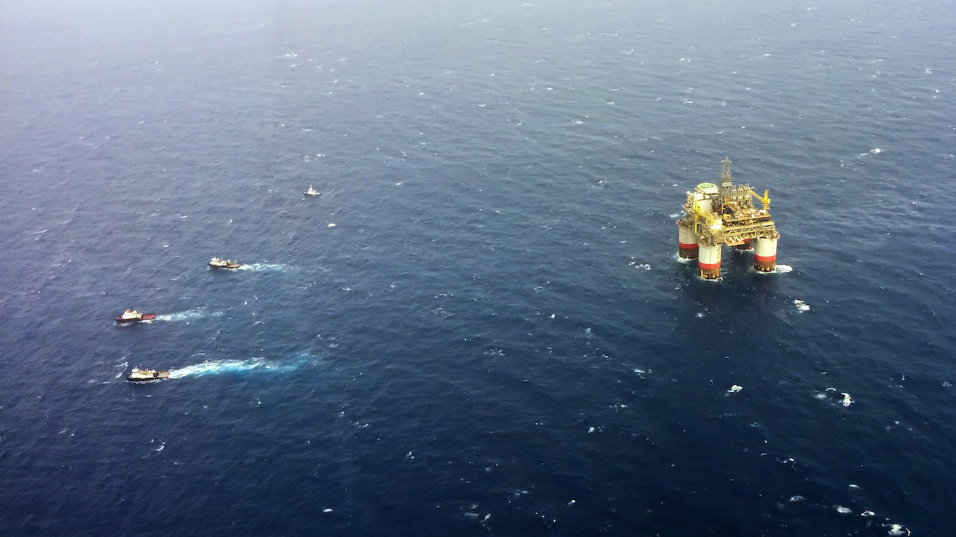 louisiana-petroleum-manufacturing-offshore-oil-rig