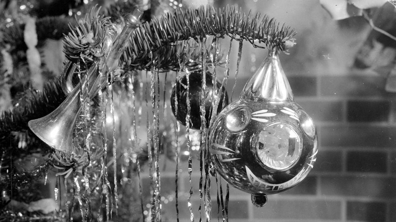 christmas_ornament_1943