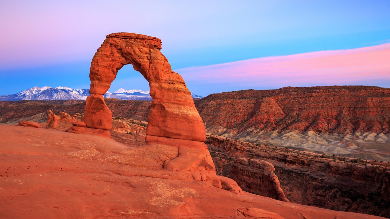 Delicate arch sunset in the Utah desert, USA.