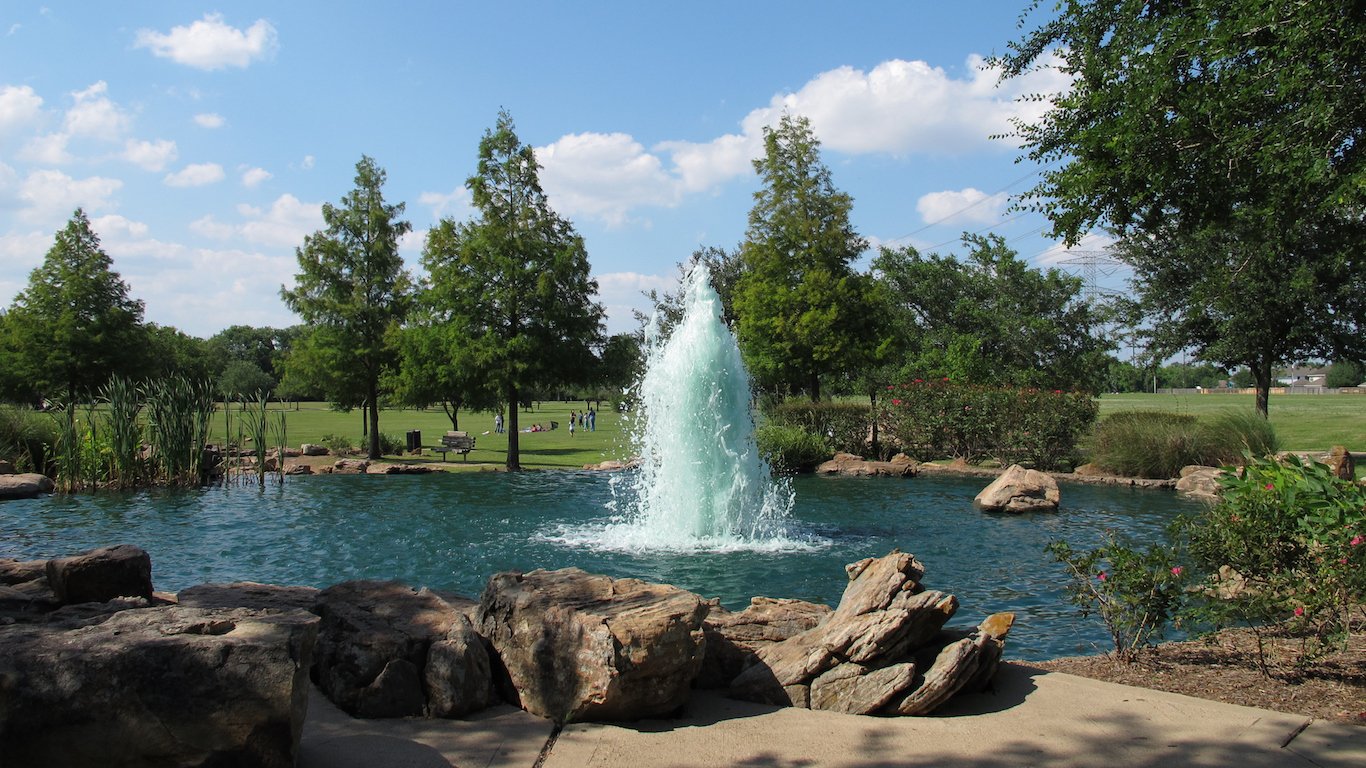 Water fountain in Oyster Creek Park, Sugar Land, Fort Bend County, Texas, USA