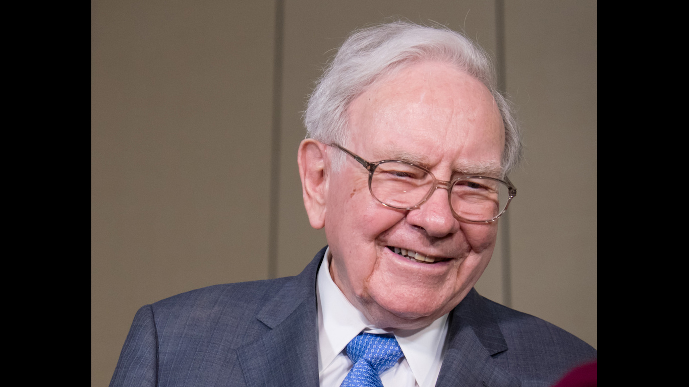 Here’s How Much Warren Buffett Earns In Dividends Annually From Occidental Petroleum (OXY)