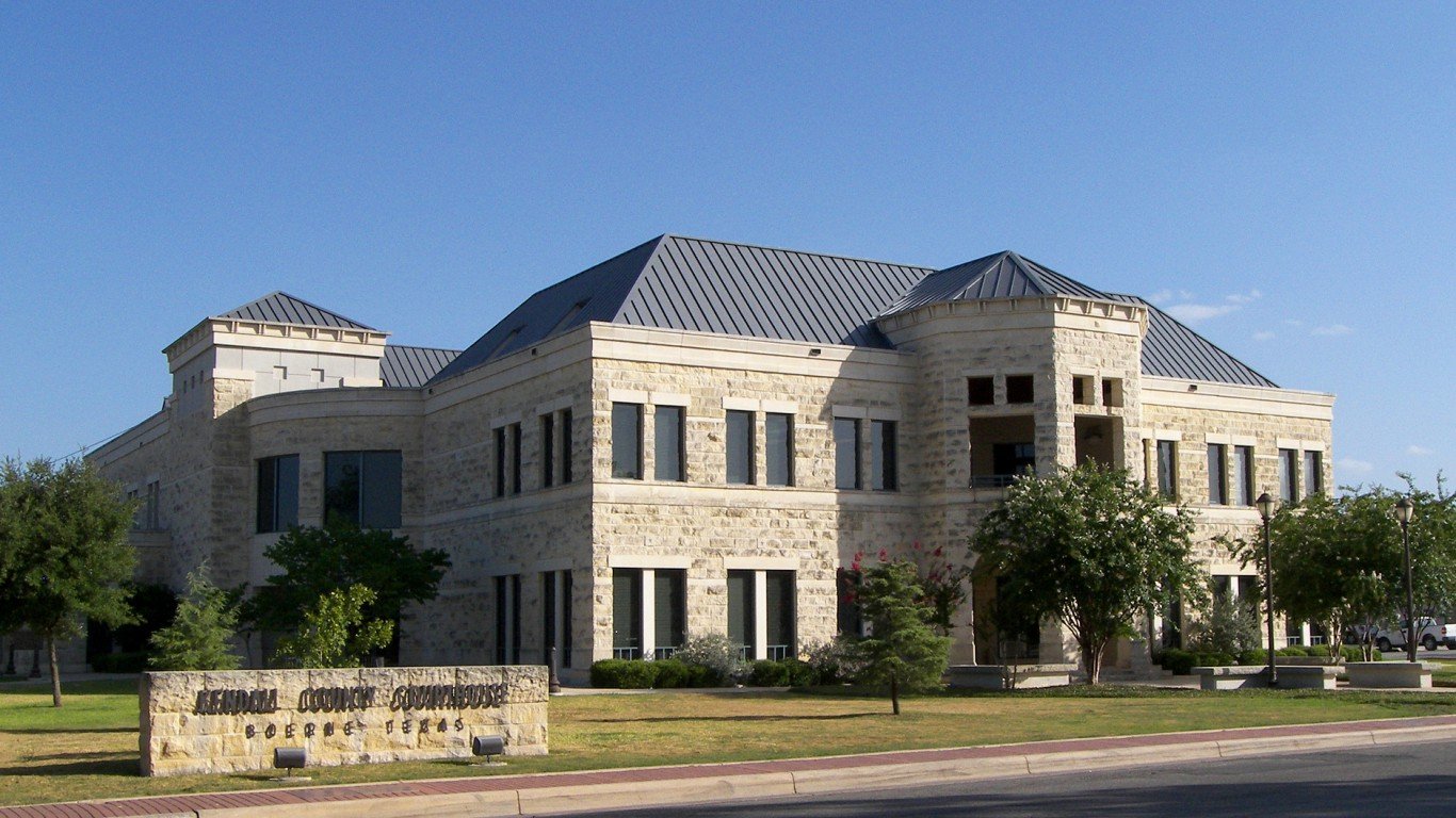 Kendall county courthouse by Larry D. Moore