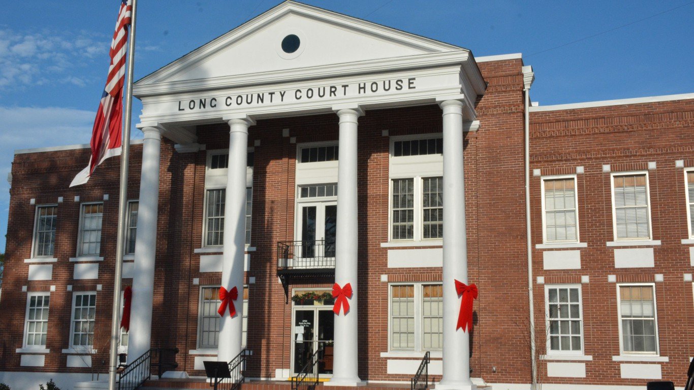 Long County GA courthouse.jpg by Bubba73 (Jud McCranie)