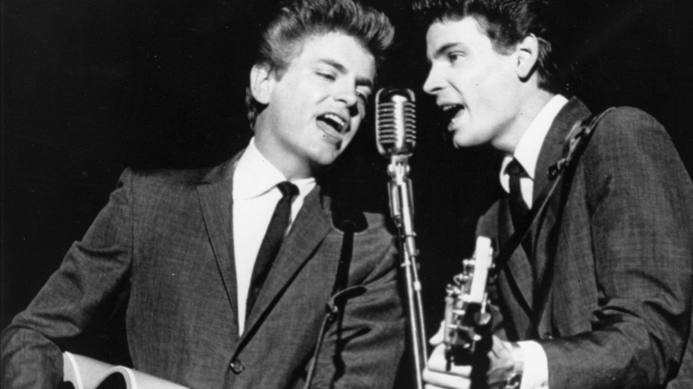 Popular musical duo Phil and Don Everly recording at the Warner Brothers studio in Hollywood, 1963.   (Photo by Keystone/Getty Images)