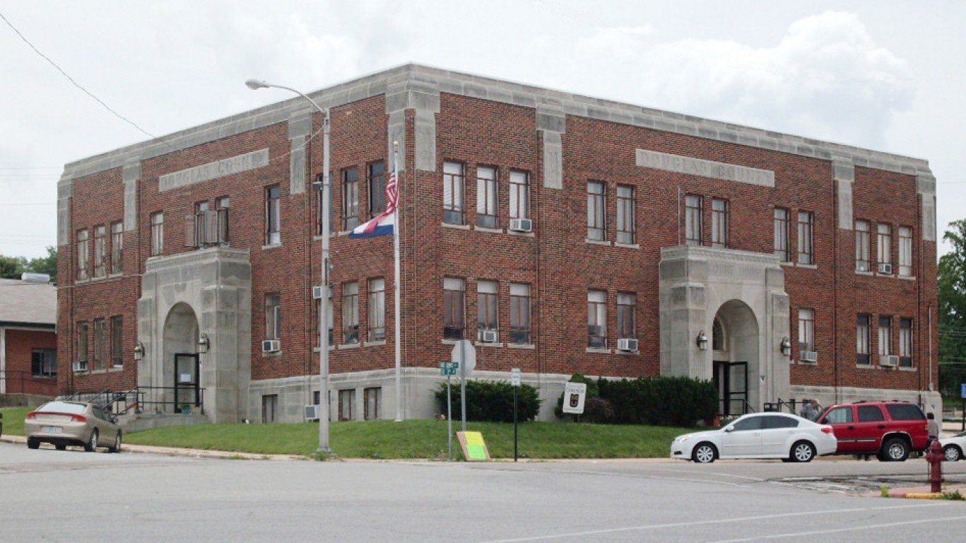 Douglas County Court House - Ava, MO by Vsmith