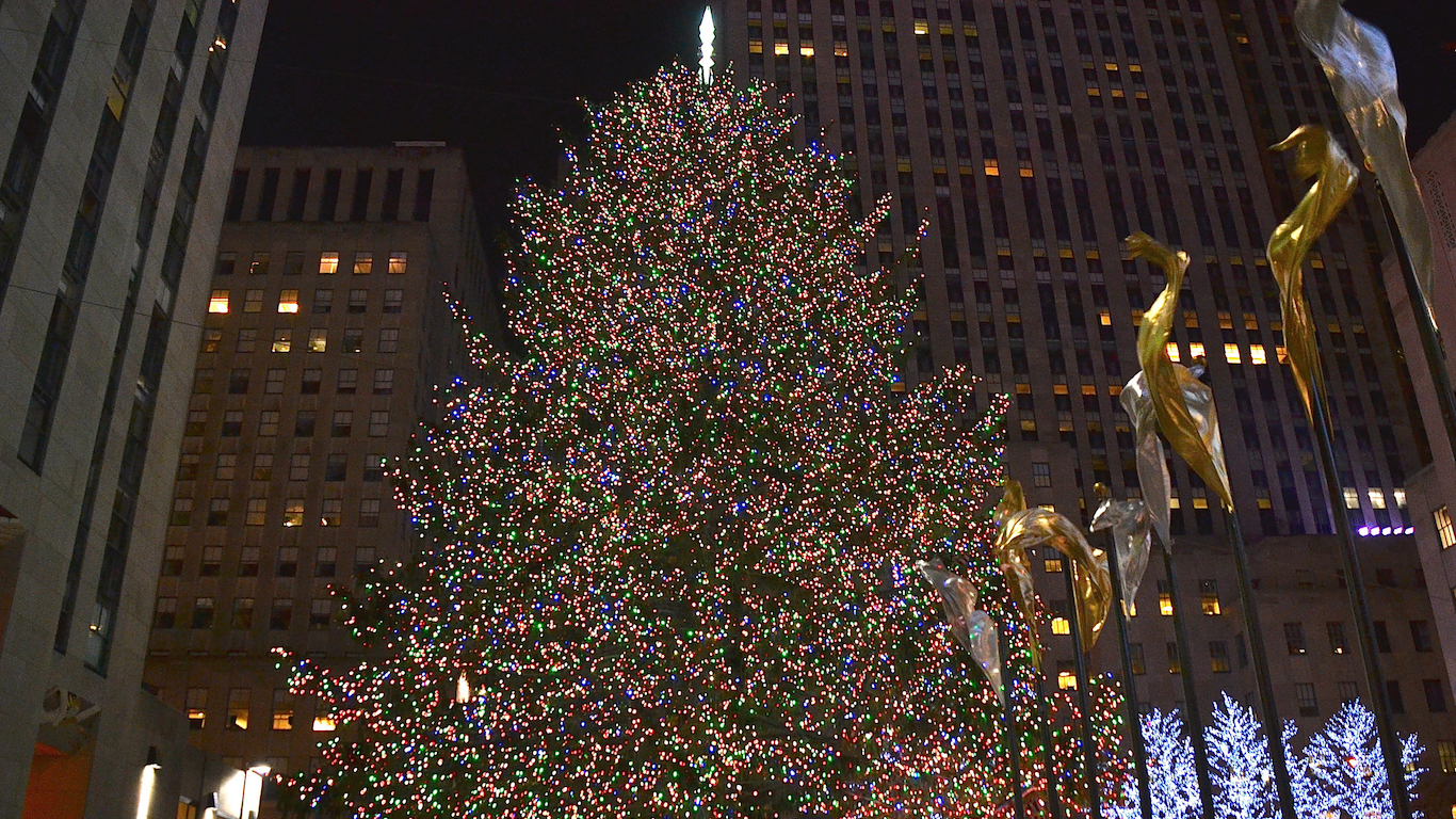 The Tallest Christmas Tree In Every State 24 7 Wall St 