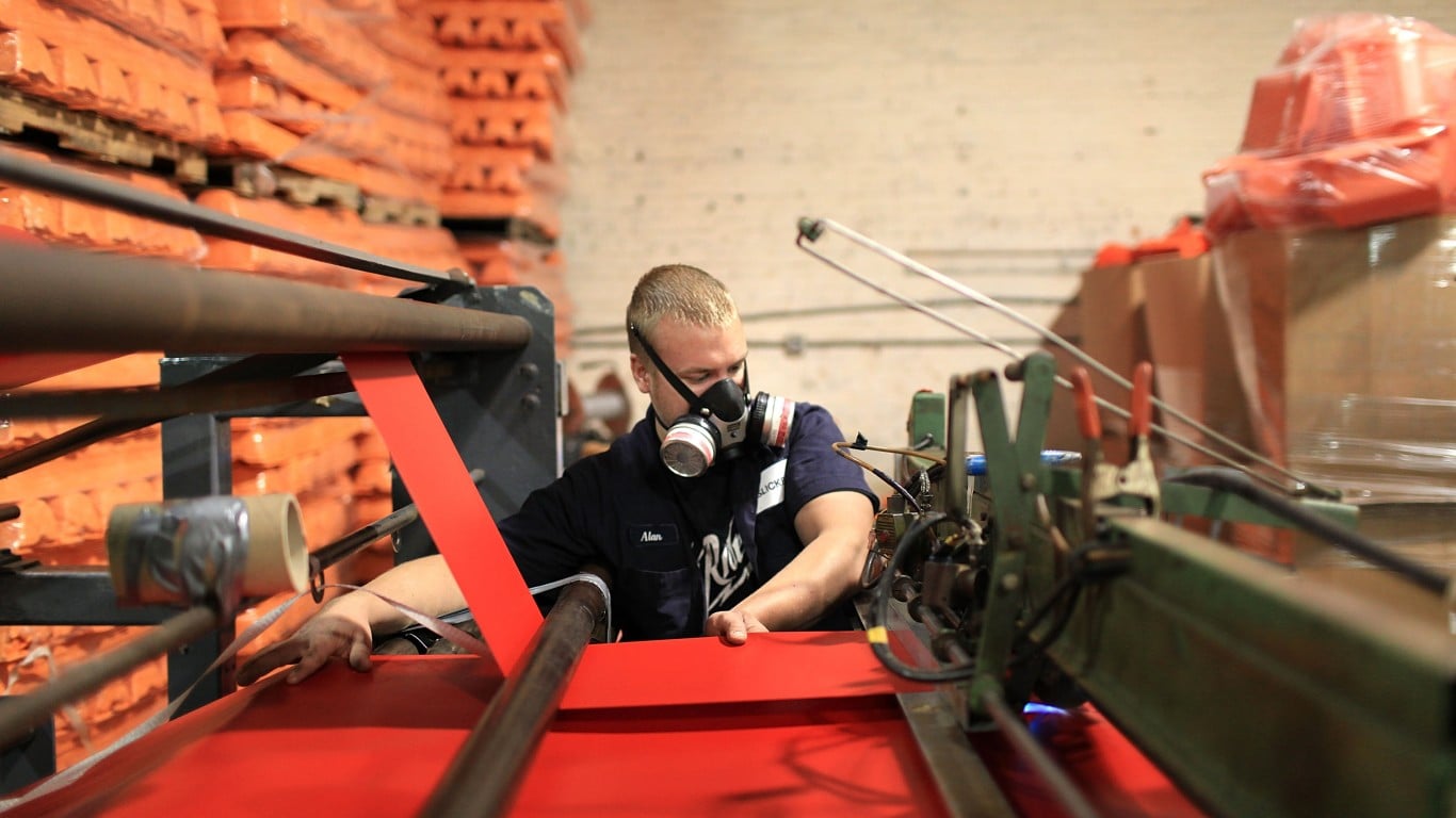 US Manufacturing Stays Even Stronger Than China’s Gains for March