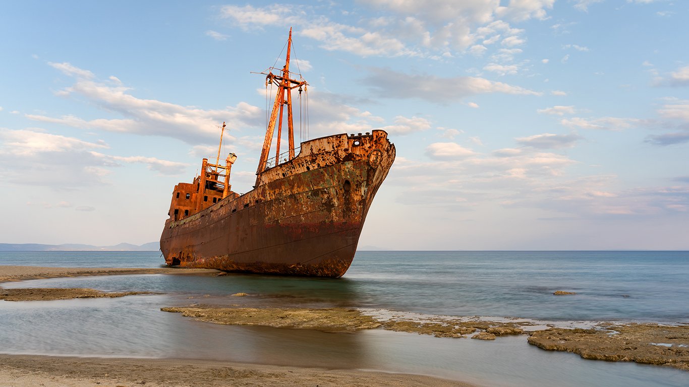 Famous Modern Shipwrecks - unminifycode