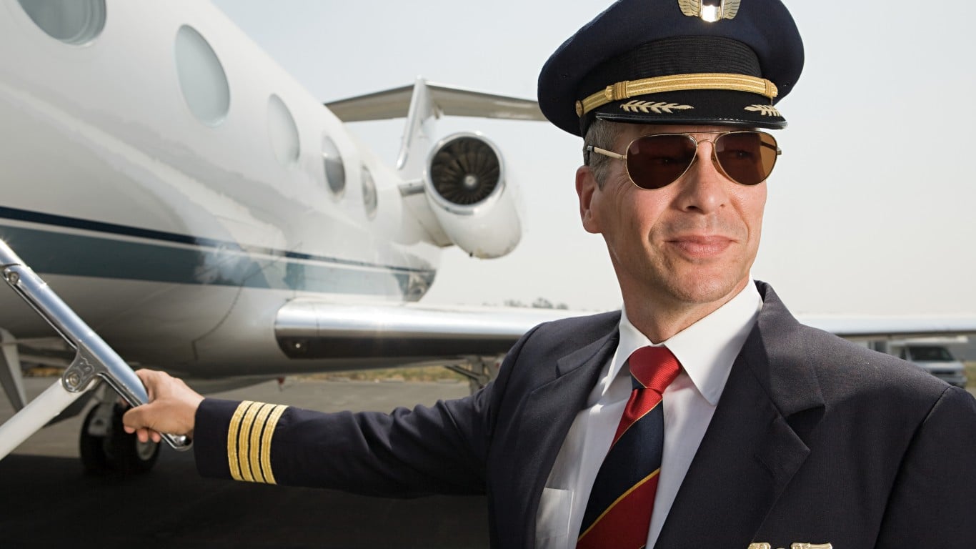 247wallst.com - Austin Smith - Airline Pilot With 17% No-Match-Required 401(k) Gets Green Light to Cut Personal Contributions