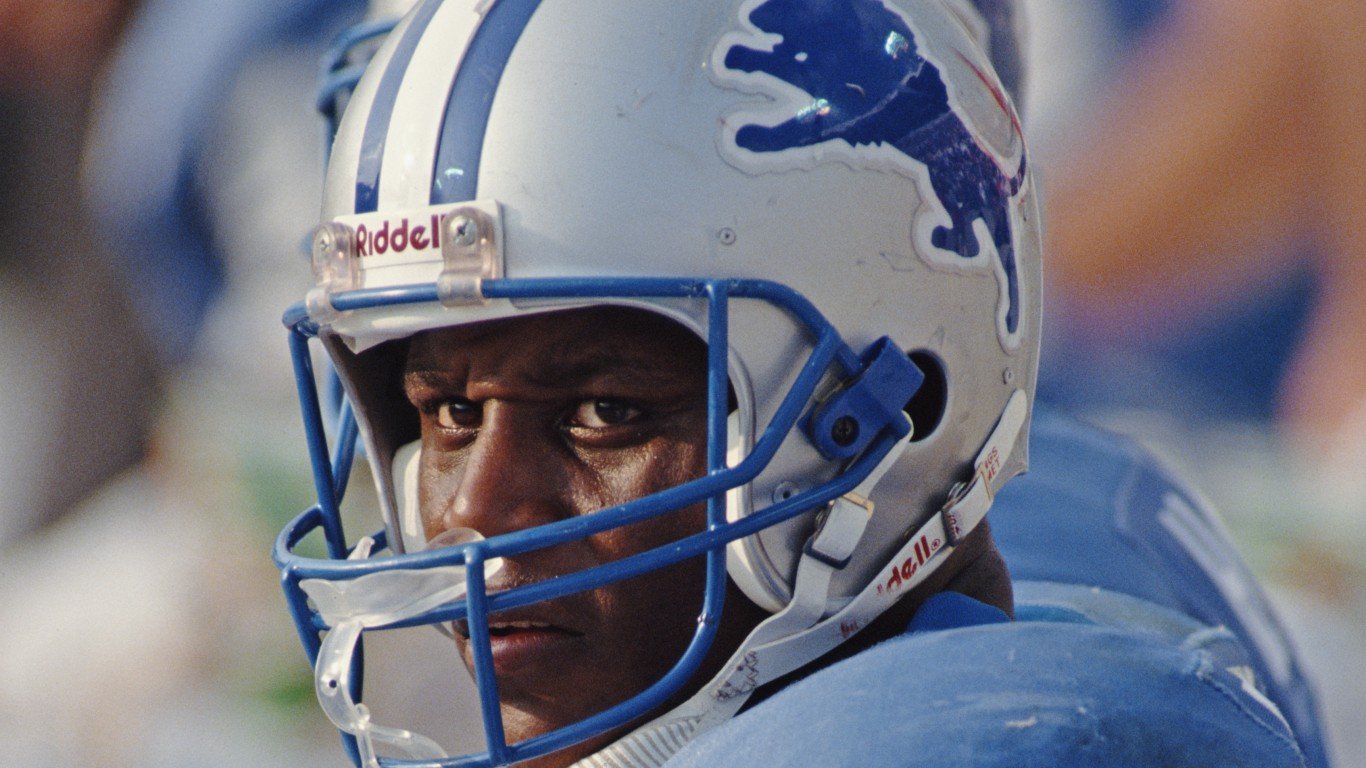 Barry Sanders #20, Running Back for the Detroit Lions during the National Football Conference Central game against the Tampa Bay Buccaneers on 10 November 1991 at Tampa Stadium, Tampa, Florida, United States. The Buccaneers won the game 30 - 21.  (Photo by Rick Stewart/Allsport/Getty Images)