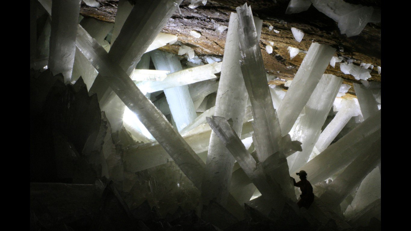 Cristales cueva de Naica by Alexander Van Driessche