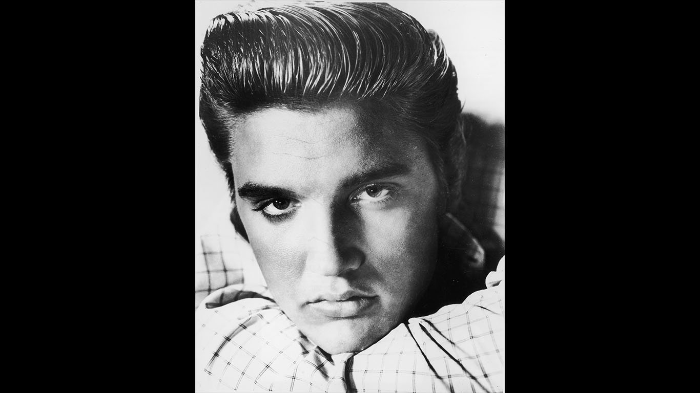 Элвис грей. Элвис Пресли портрет. Элвис Пресли Помпадур. Элвис Пресли Shake Rattle. Elvis Presley "close up (4cd)".