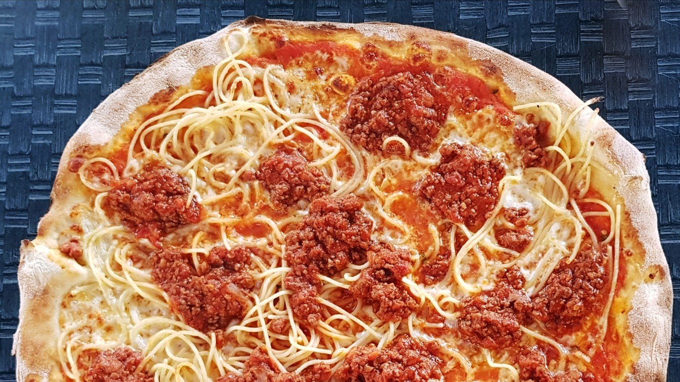 File:2017-05-29 Pizza Spaghetti Bolognese anagoria.jpg by <a href="//commons.wikimedia.org/wiki/User:Anagoria" title="User:Anagoria">Anagoria</a>