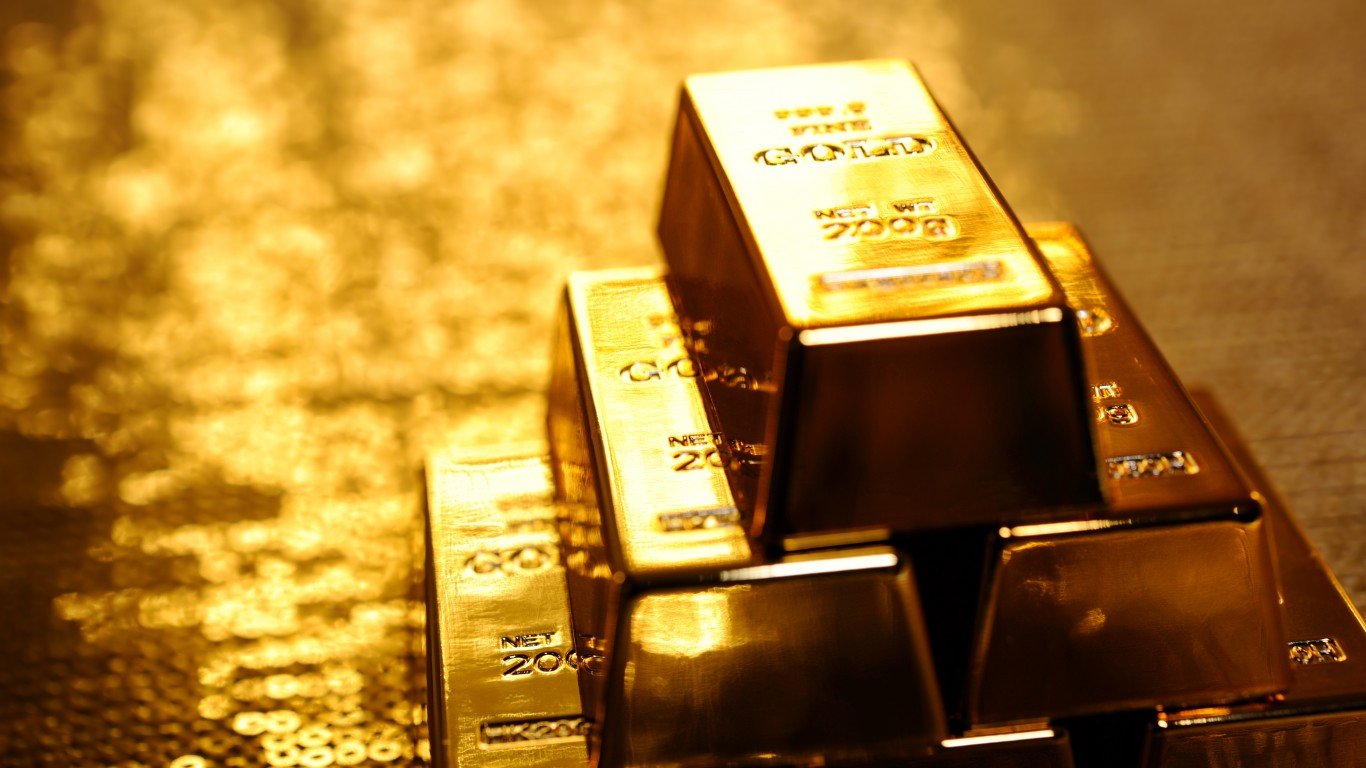 Gold Dips to $1,826 as US Dollar Gains and T-Bond Yields Rise