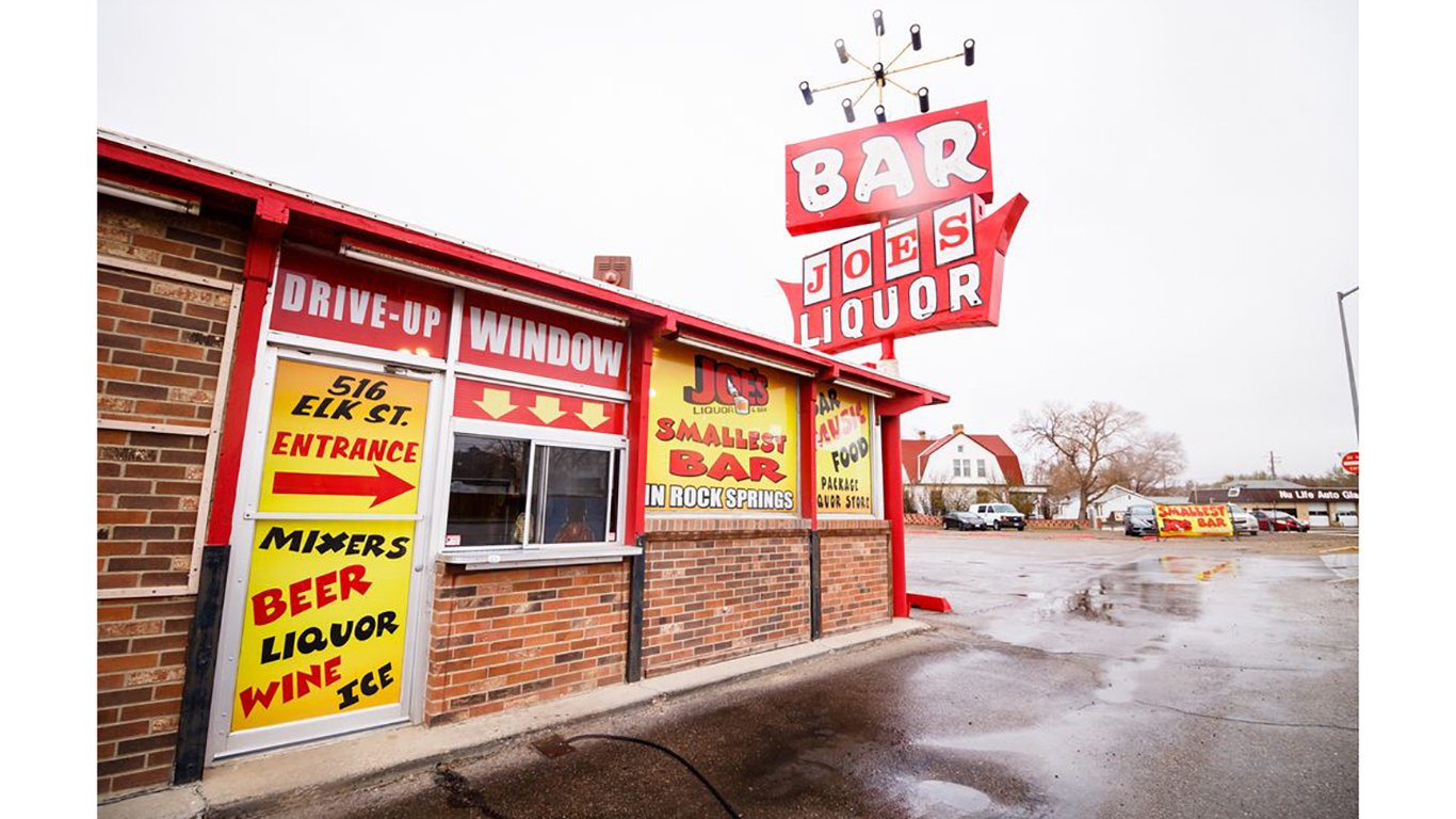The Best Dive Bar in Every State - 24/7 Wall St.