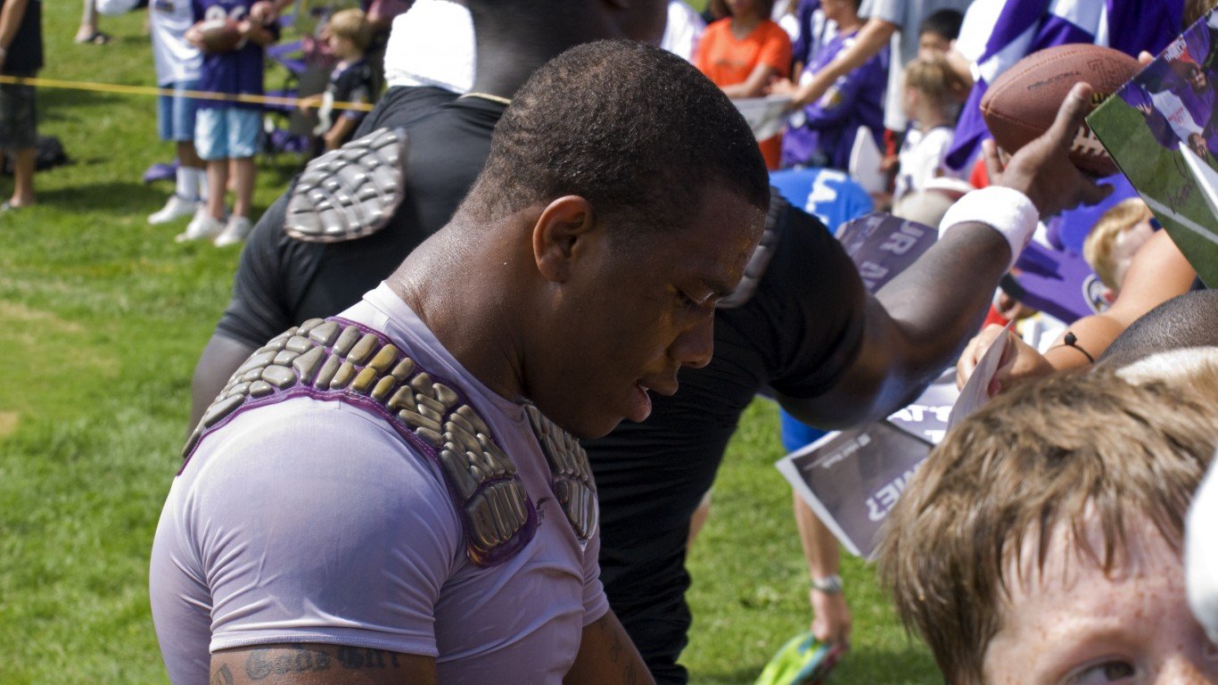 Ray Rice Signing Autographs by Jeff Weese