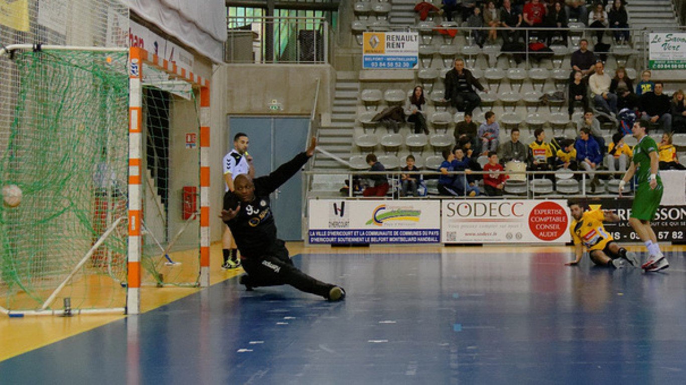 Handball by Thomas Bresson