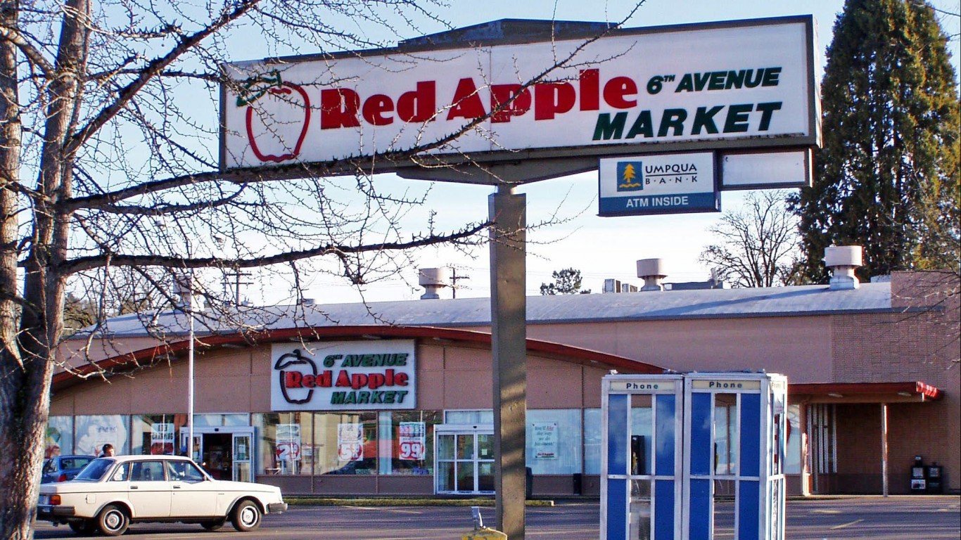 Red Apple Market in Eugene, Or... by Rick Obst