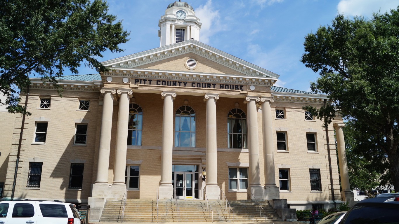 Pitt County Courthouse.JPG by Tradewinds 