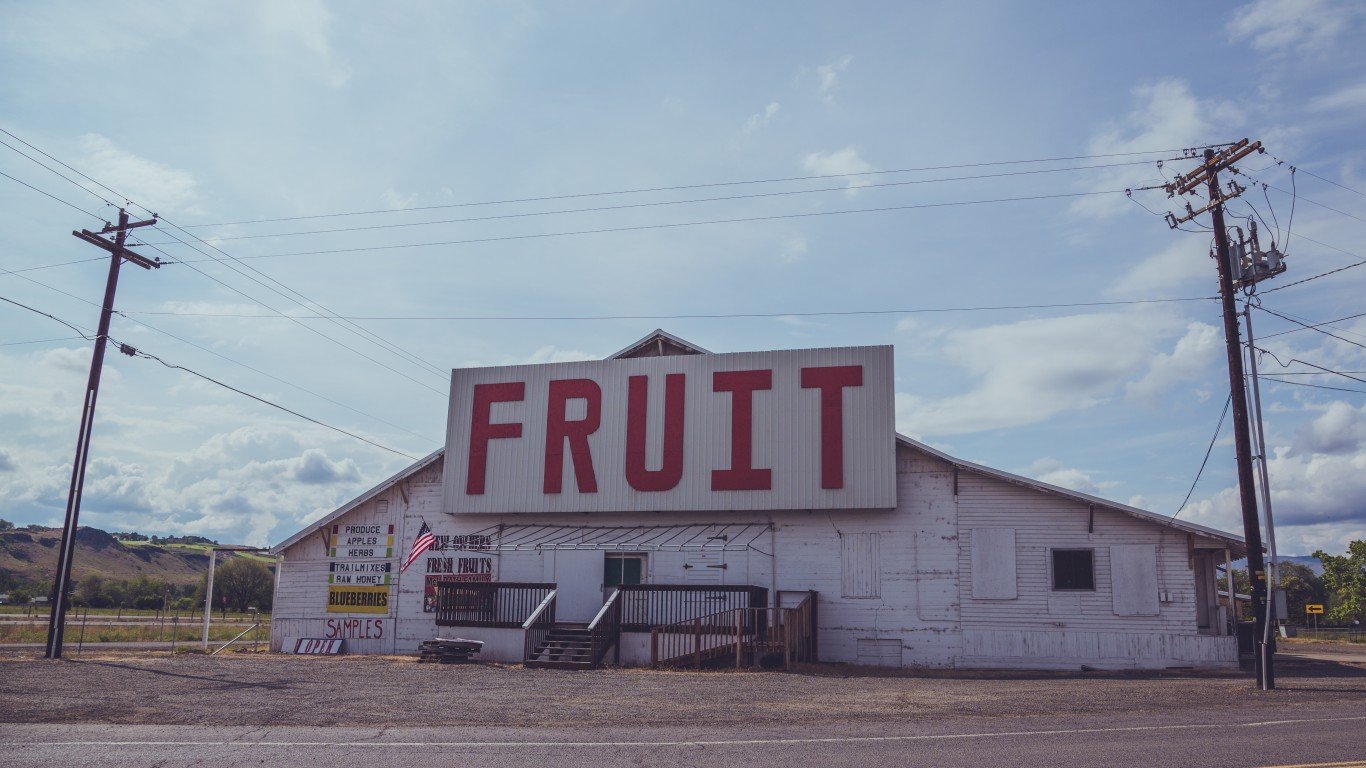 Fruit - Eschbach, Yakima, Wash... by Tony Webster