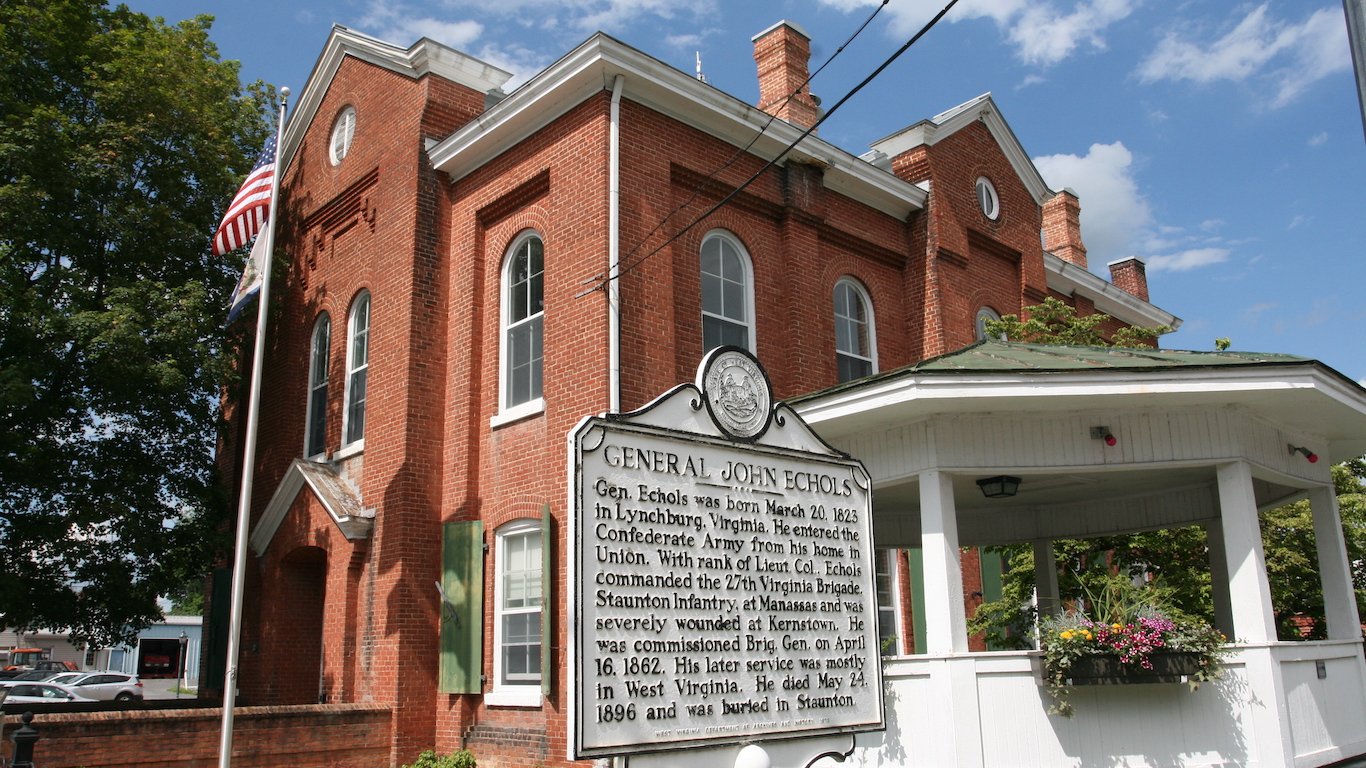 https://en.wikipedia.org/wiki/Union,_West_Virginia#/media/File:Monroe_County_Courthouse_Union_West_Virginia.jpg by JodyMBrumage