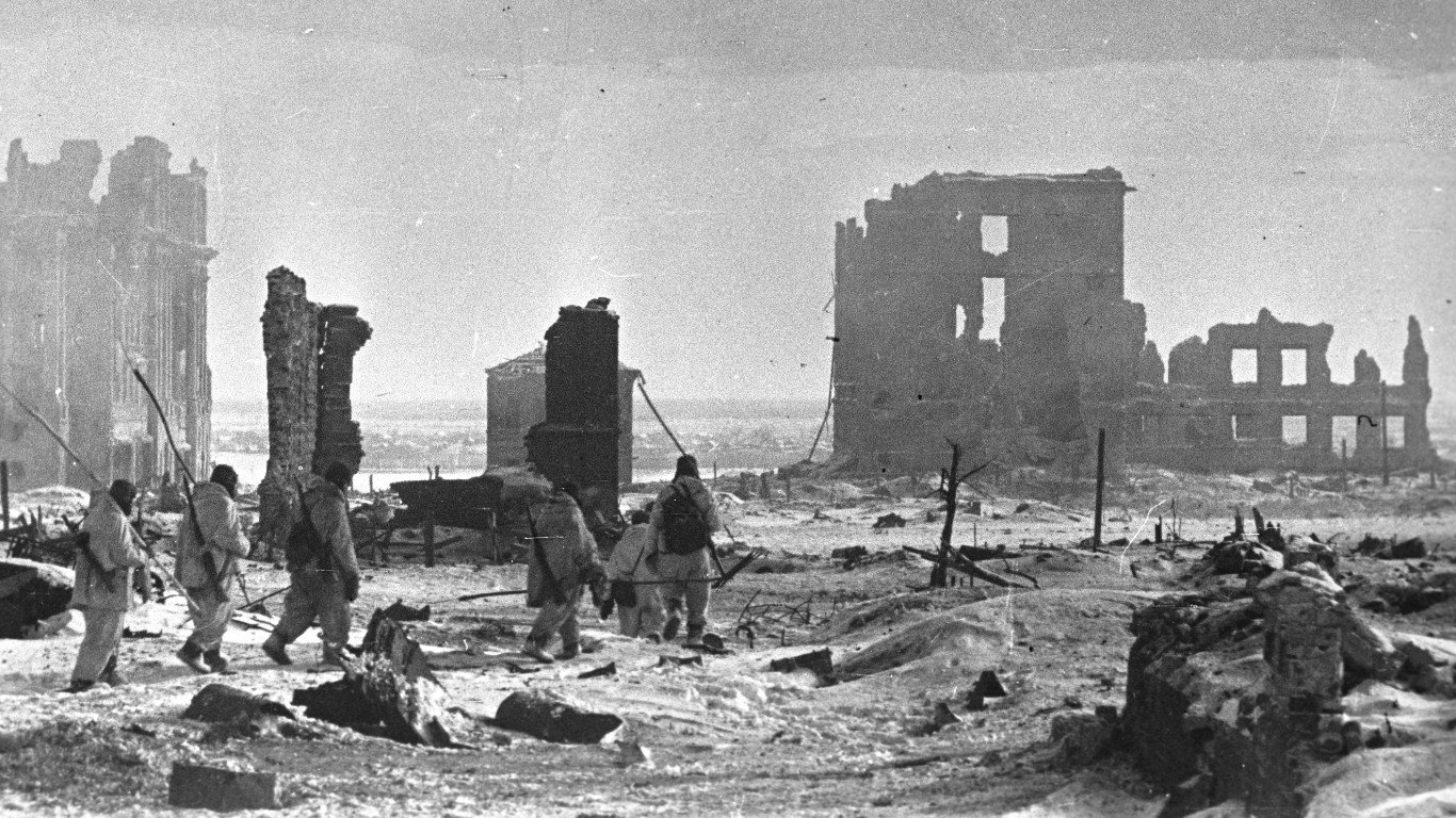 RIAN archive 602161 Center of Stalingrad after liberation by Zelma / u0413u0435u043eu0440u0433u0438u0439 u0417u0435u043bu044cu043cu0430