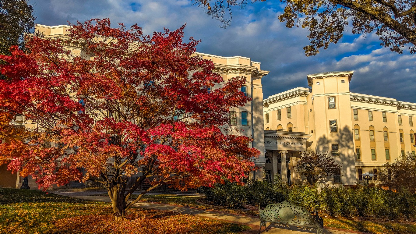 Fall colors on campus by deldevries