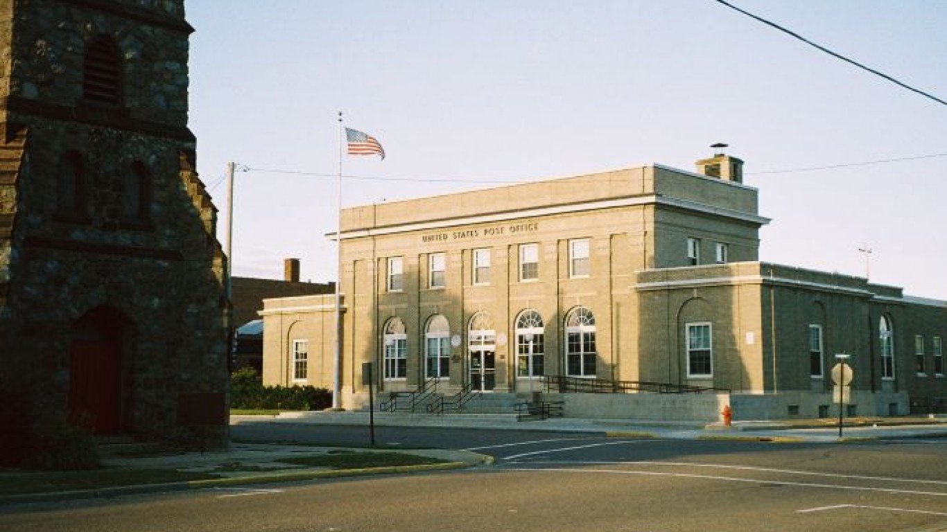 Antigo, Wisconsin Post Office by Lanyap