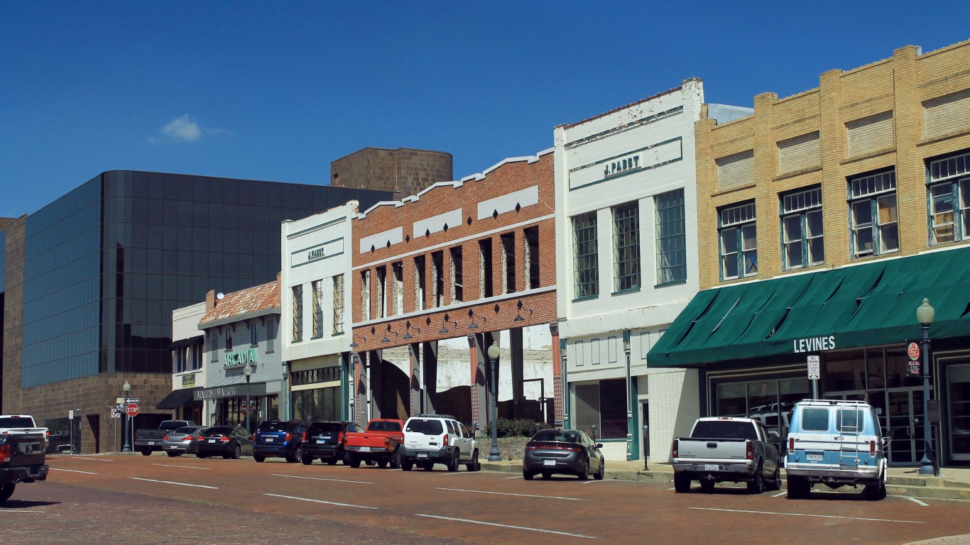 Broadway in Tyler Texas by formulanone
