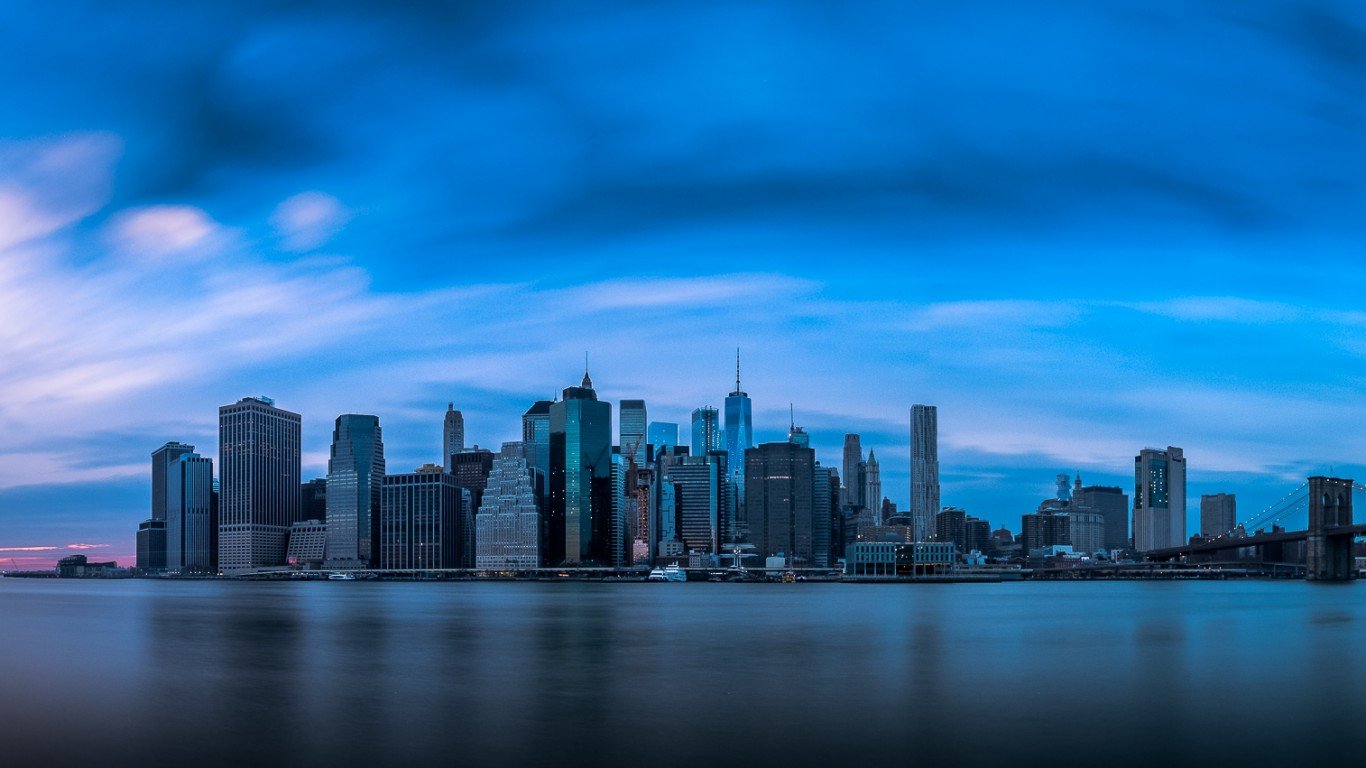 Manhattan Skyline - New York -... by Giuseppe Milo
