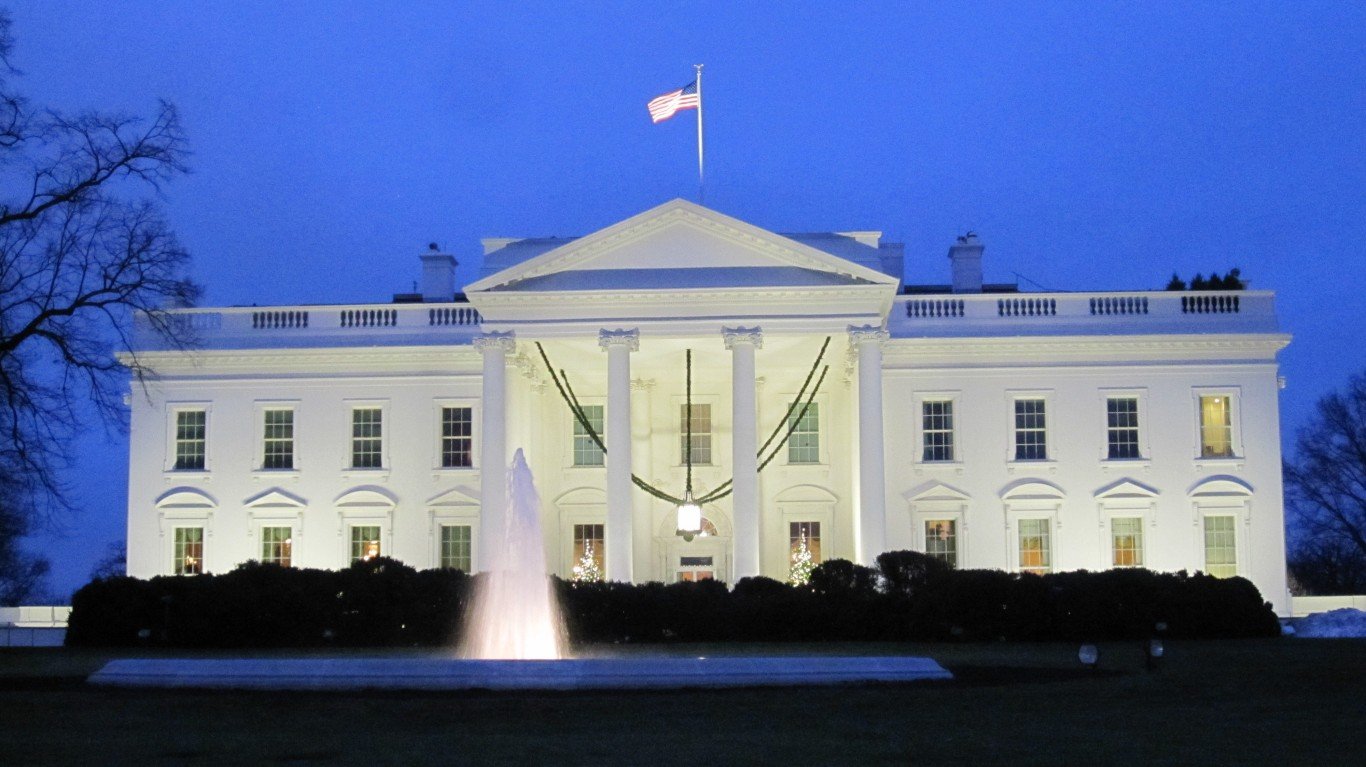 White House by Tom Lohdan