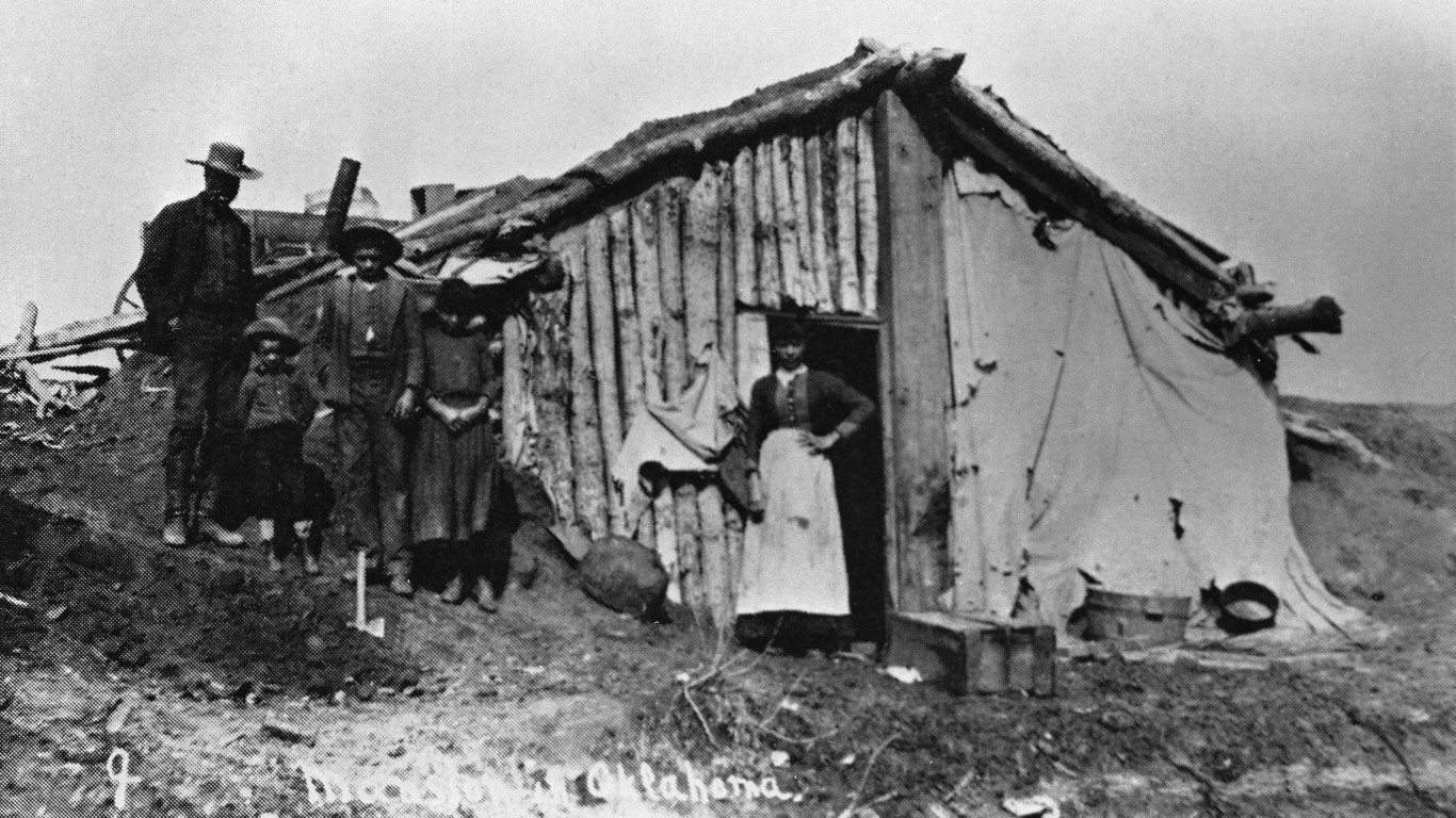 Women in the 19C United States of America: Photo Archives - African  American Women at Work & School in the 1890s