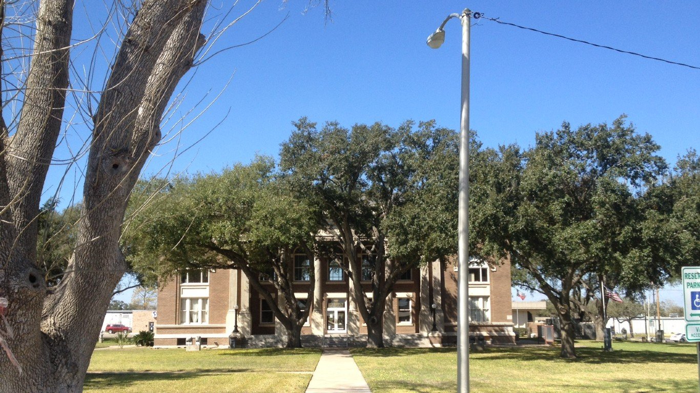 Brooks County Courthouse, Falfurrias, Texas by 25or6to4