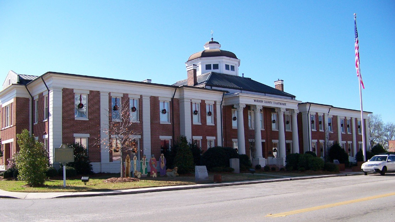 Warren County Courthouse, Warrenton, GA, US by Jud McCranie