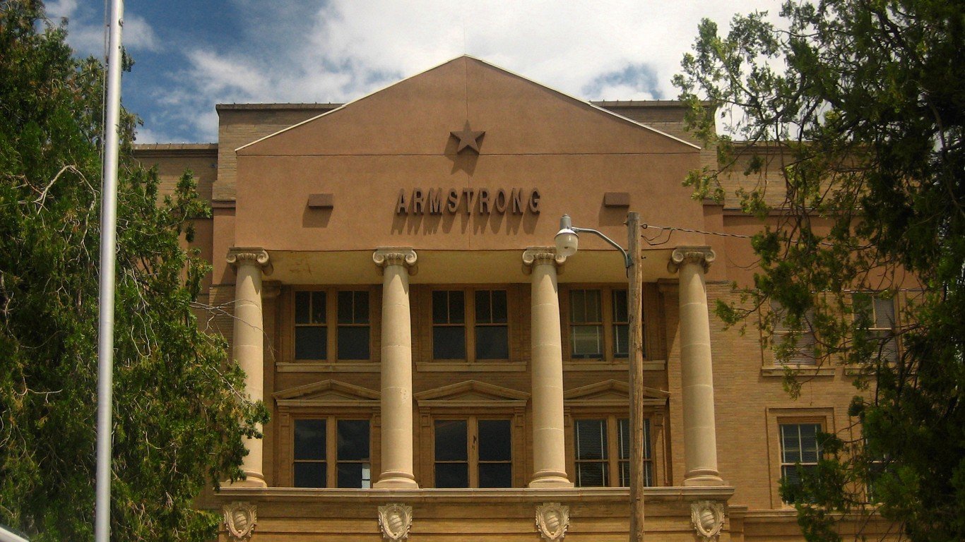 File:Armstrong County Courthouse, Claude, TX.jpg by Billy Hathorn