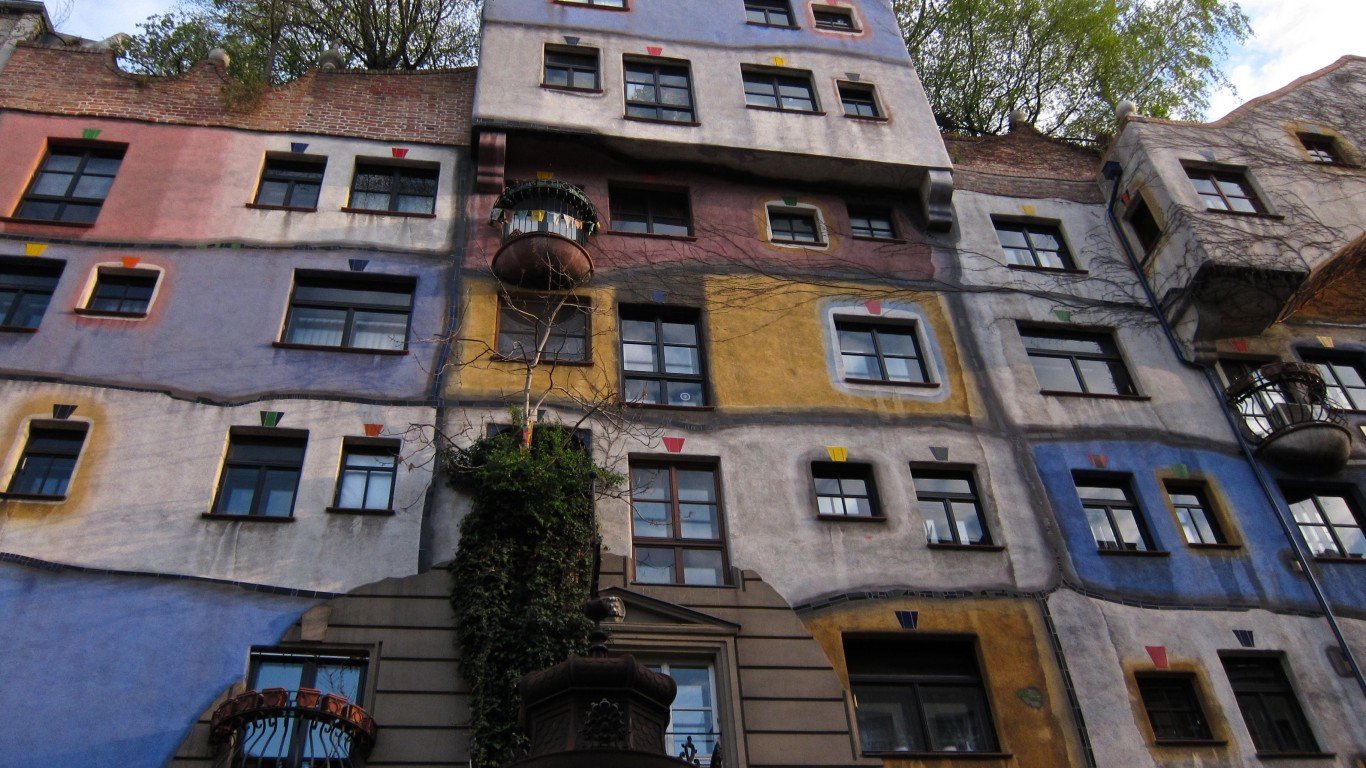 Hundertwasserhaus by Su--May