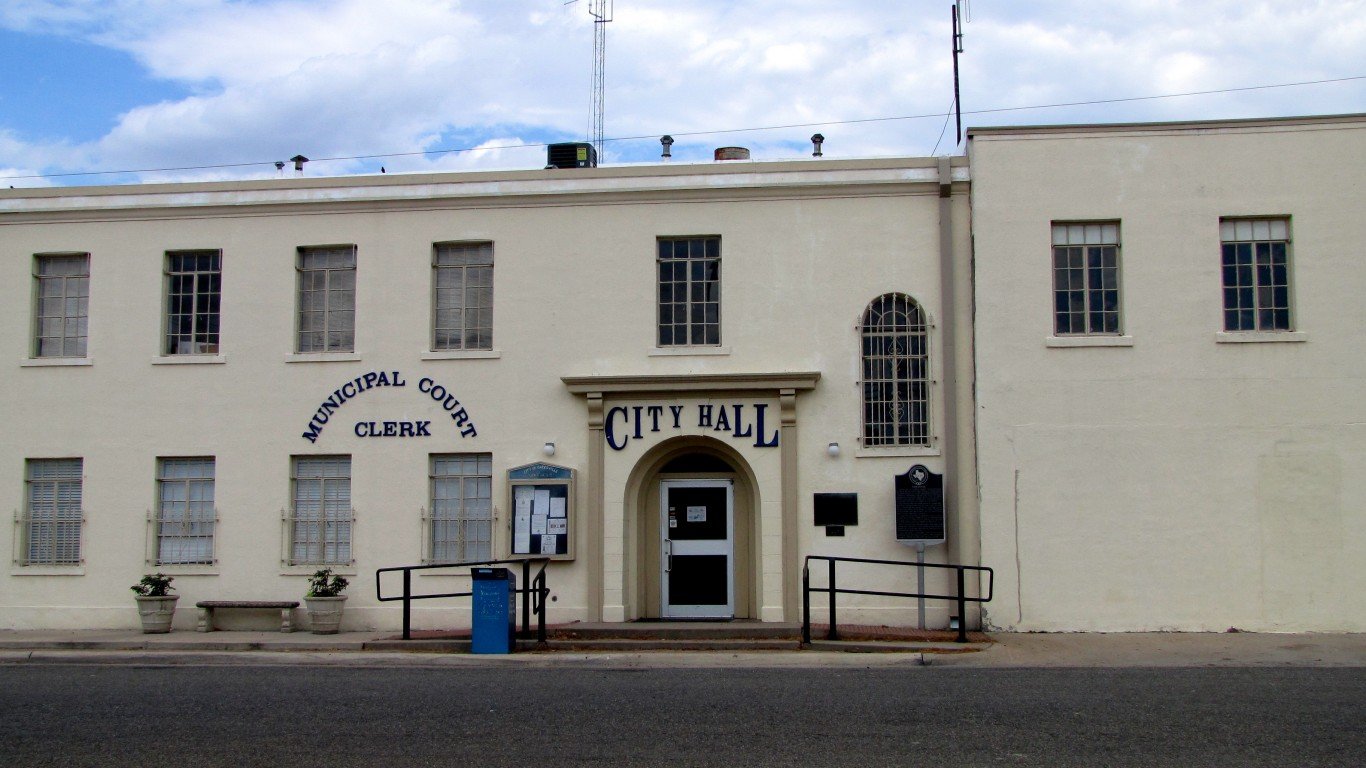 Gatesville City Hall by QuesterMark