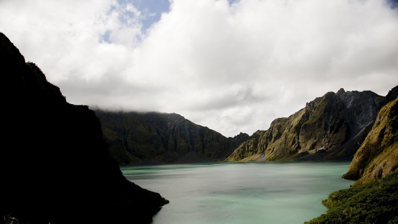 Mount Pinatubo by Yabang Pinoy
