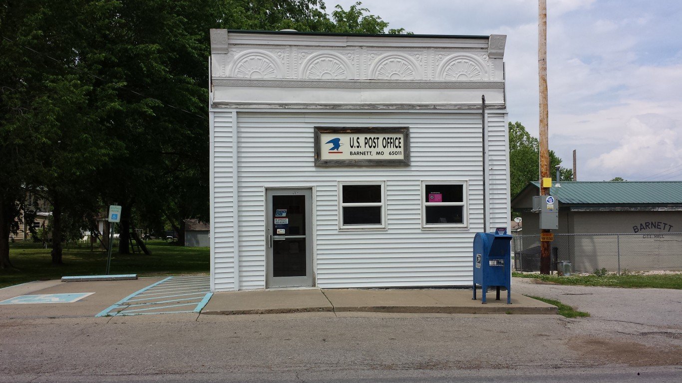 Barnett, Missouri Post Office by Robert Stinnett