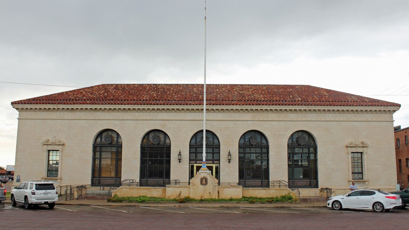 Pampa, Texas Post Office by Jeffrey Beall