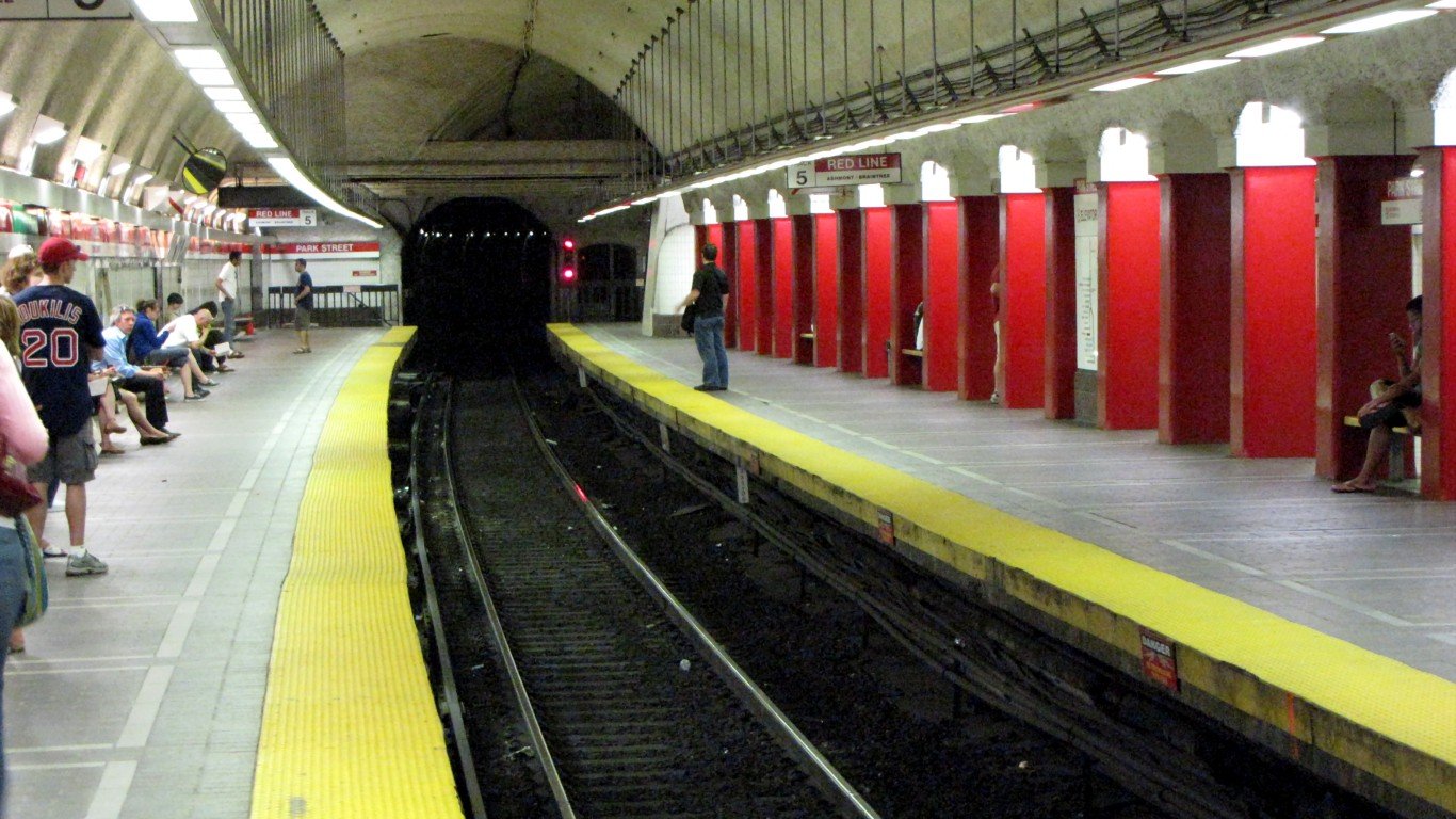 Red Line platforms at Park Str... by Ben Schumin