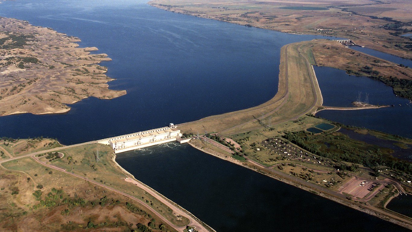 USACE Fort Thompson Big Bend Dam by Harry Weddington, U.S. Army Corps of Engineers / U.S. Army Corps of Engineers Digital Visual Library