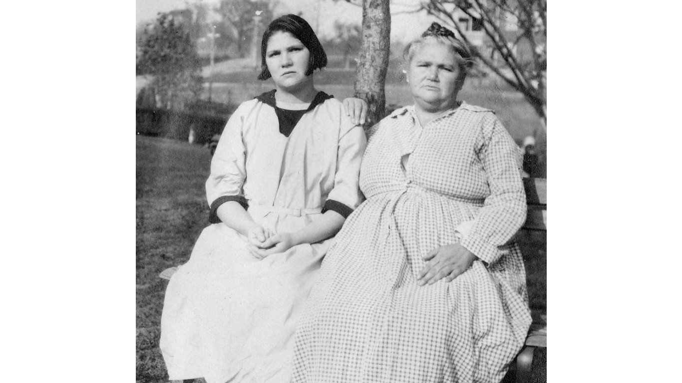Carrie and Emma Buck, 1924 by Arthur Estabrook / tM.E. Grenander Special Collections and Archives, University at Albany