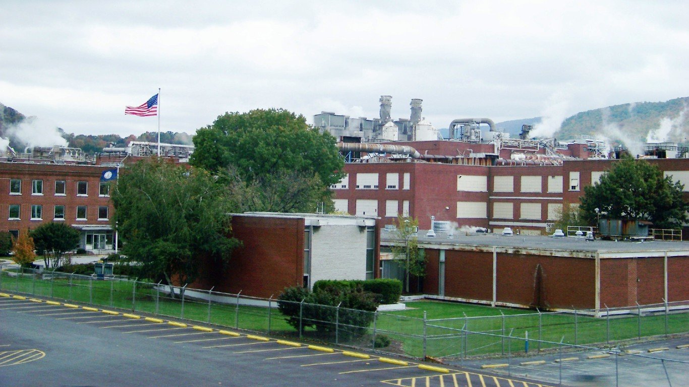 Celanese Viscose factory near Pearisburg, Virginia by Idawriter