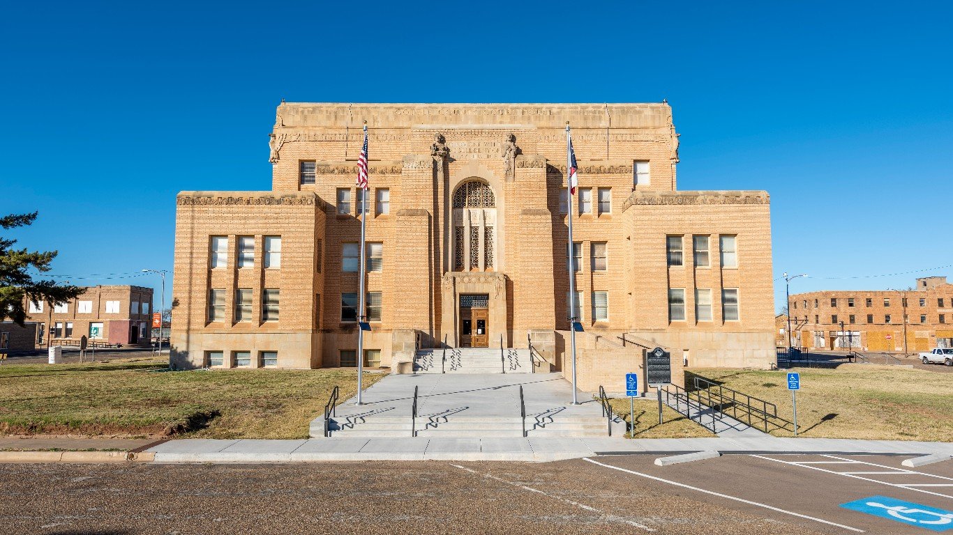Cottle County Courthouse December 2020 by Aualliso