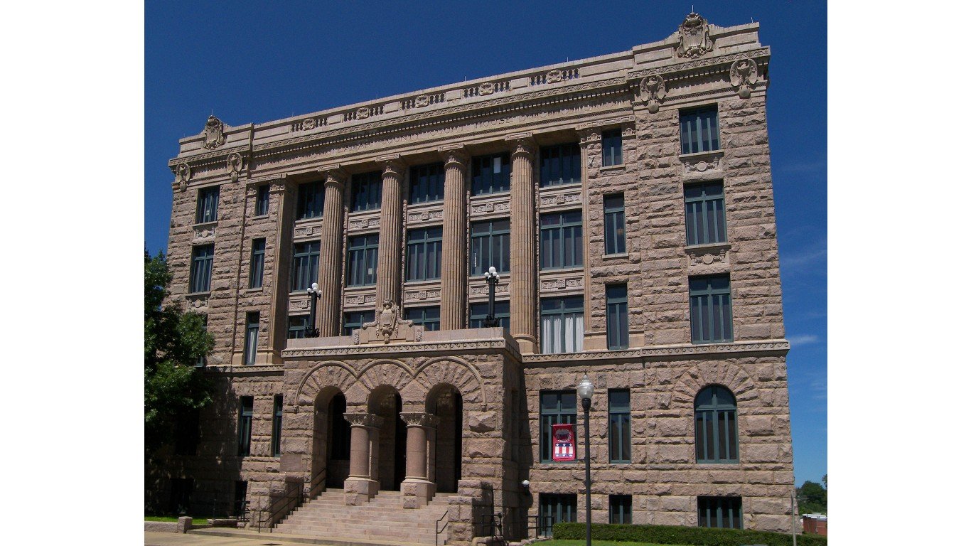 Lamar courthouse tx 2010 by Larry D. Moore